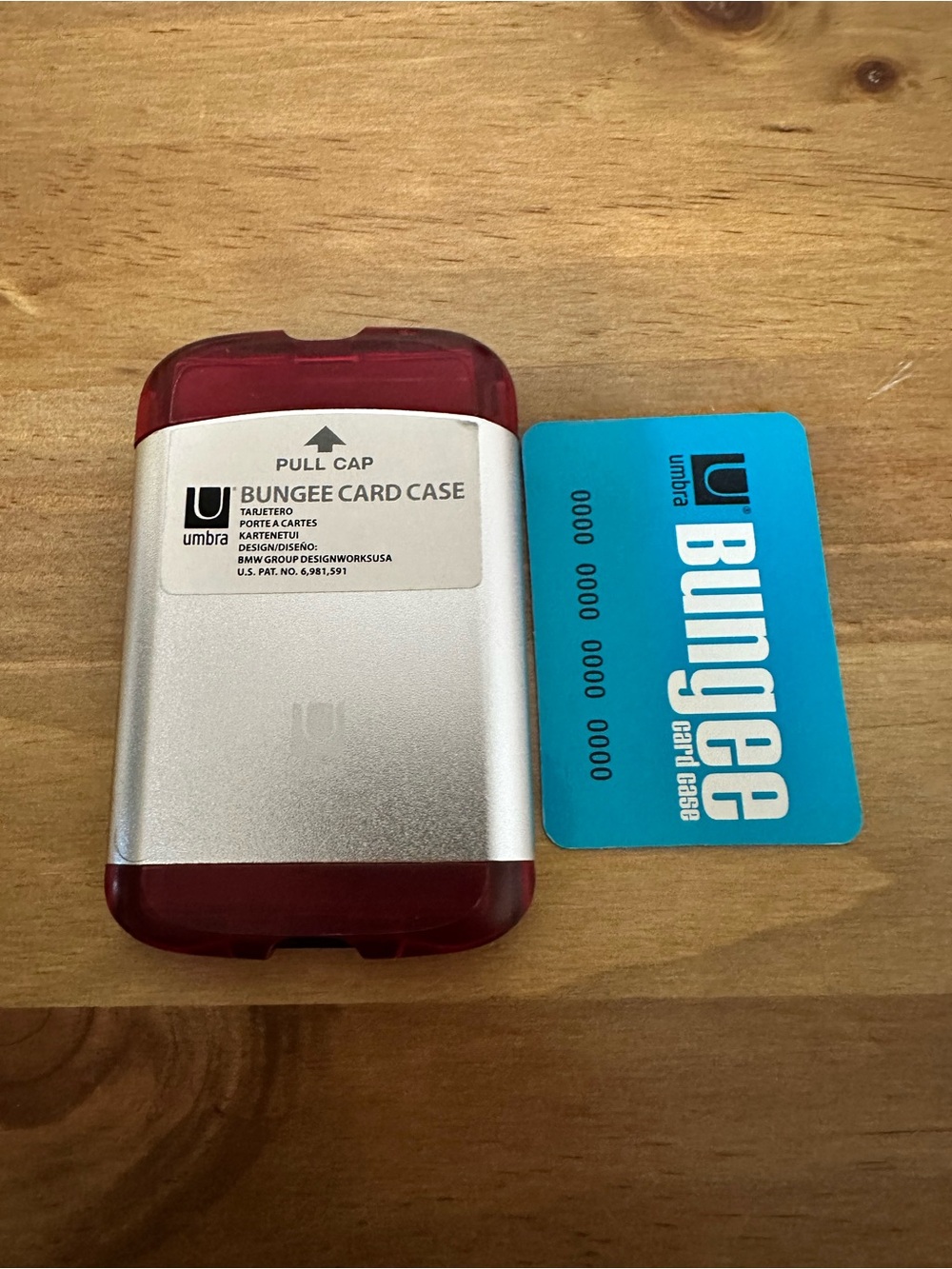 NWOT Umbra Bungee VTG Card Case